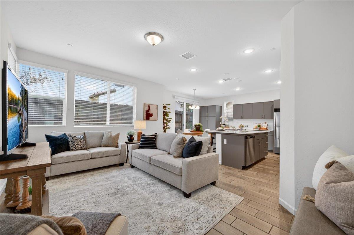 2015 N Walling Ln, Clovis, CA 93619