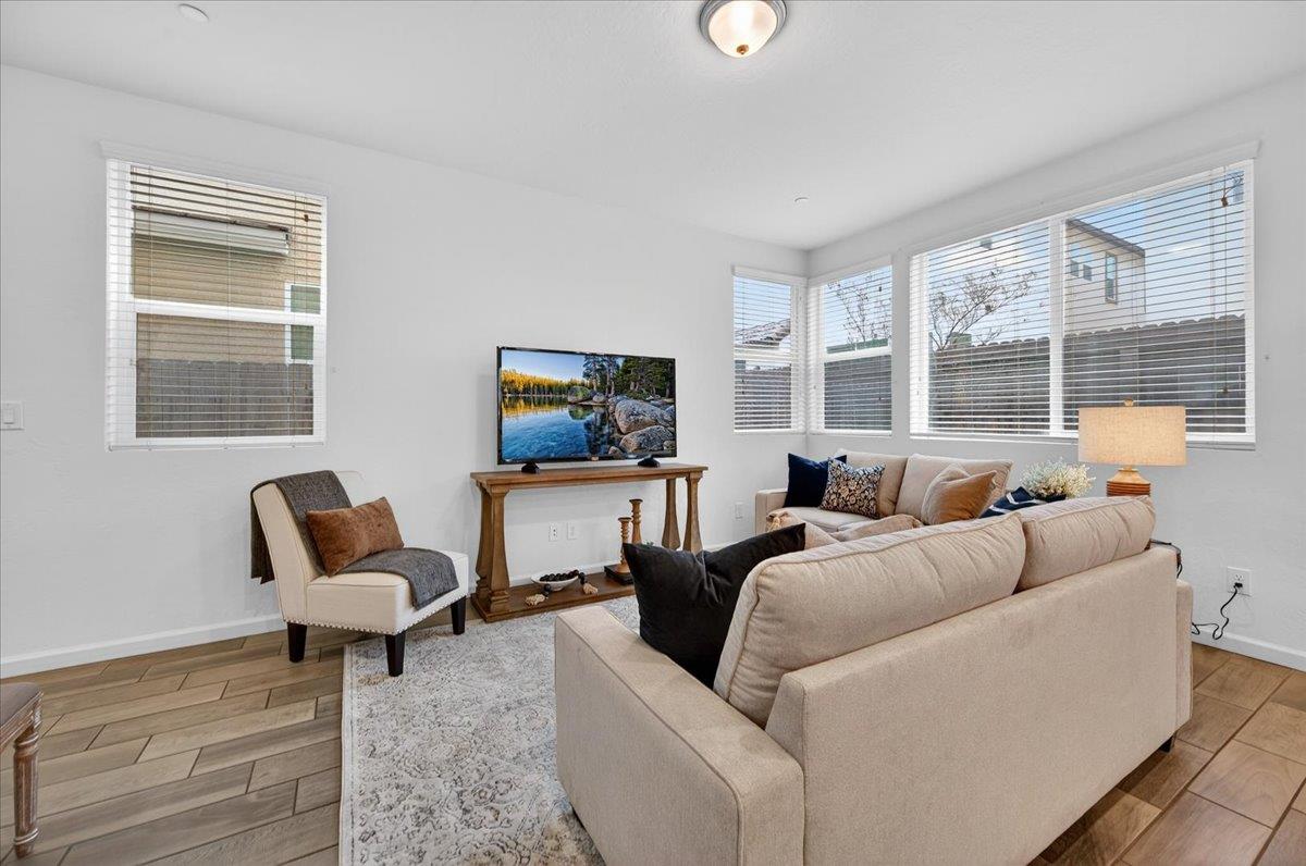 2015 N Walling Ln, Clovis, CA 93619