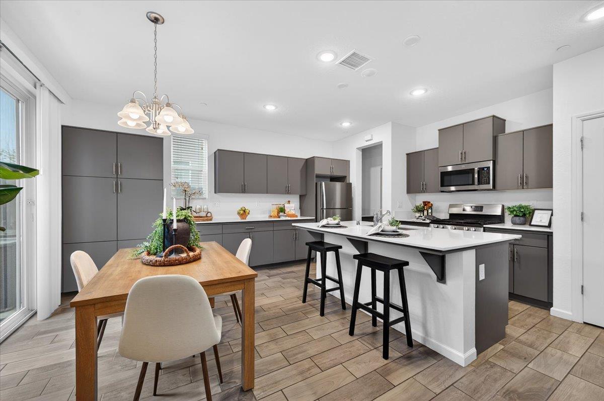 2015 N Walling Ln, Clovis, CA 93619