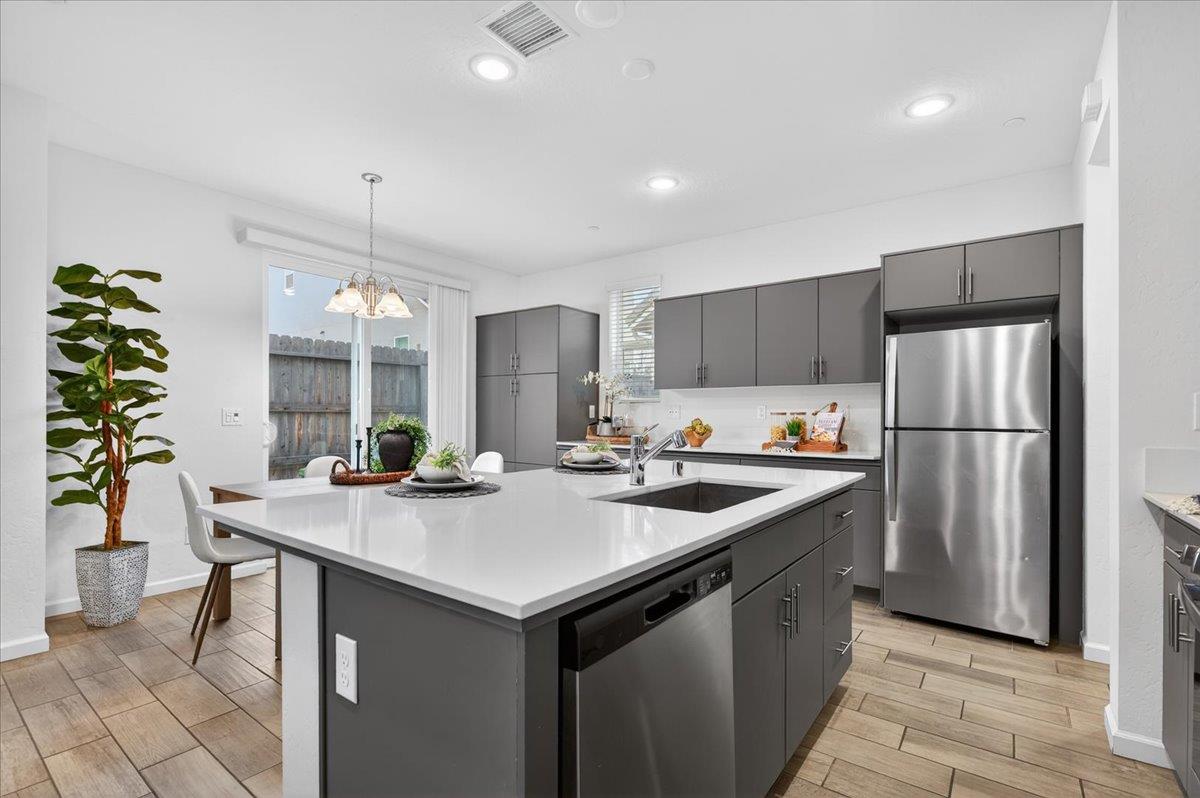 2015 N Walling Ln, Clovis, CA 93619