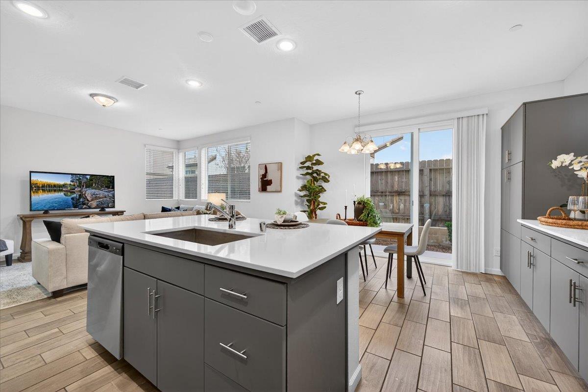 2015 N Walling Ln, Clovis, CA 93619