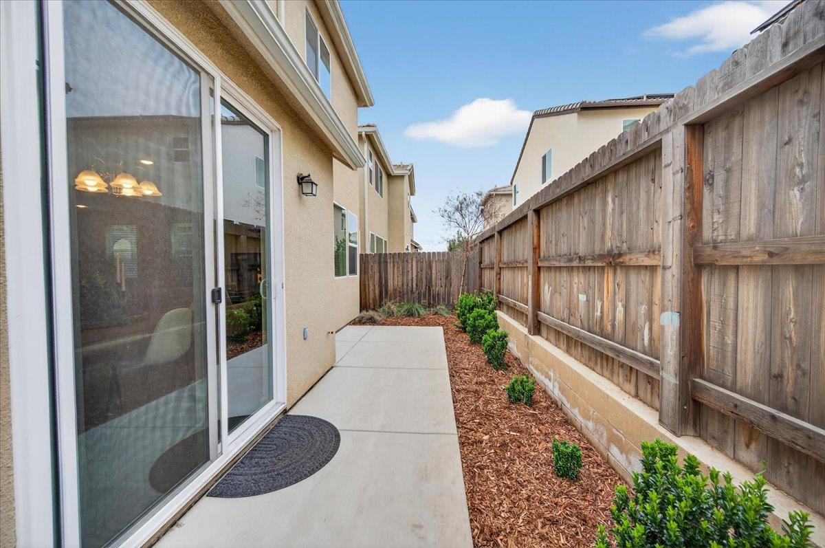 2015 N Walling Ln, Clovis, CA 93619