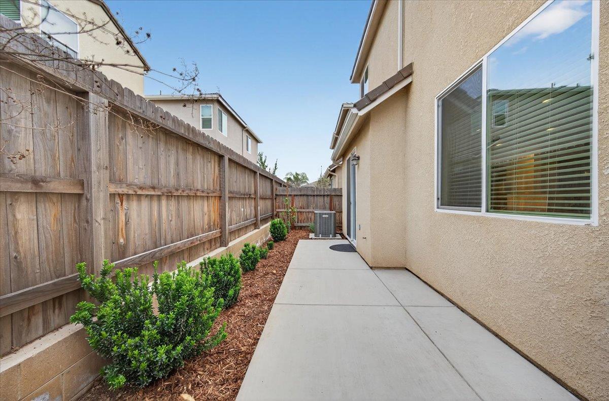 2015 N Walling Ln, Clovis, CA 93619