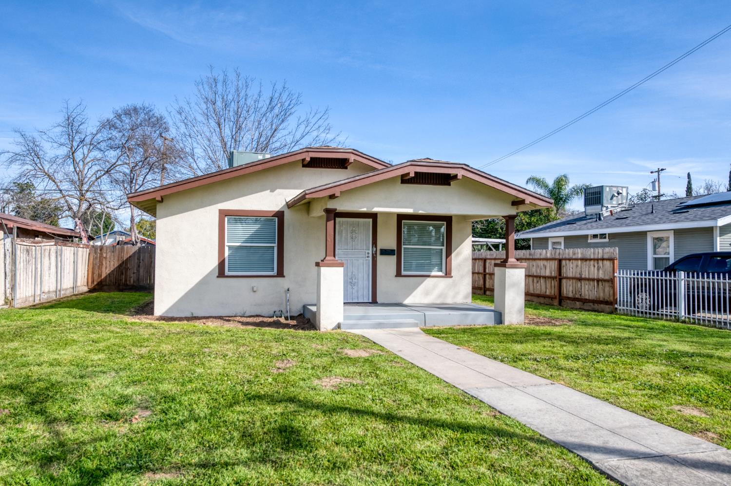 978 N Arthur Ave, Fresno, CA 93728