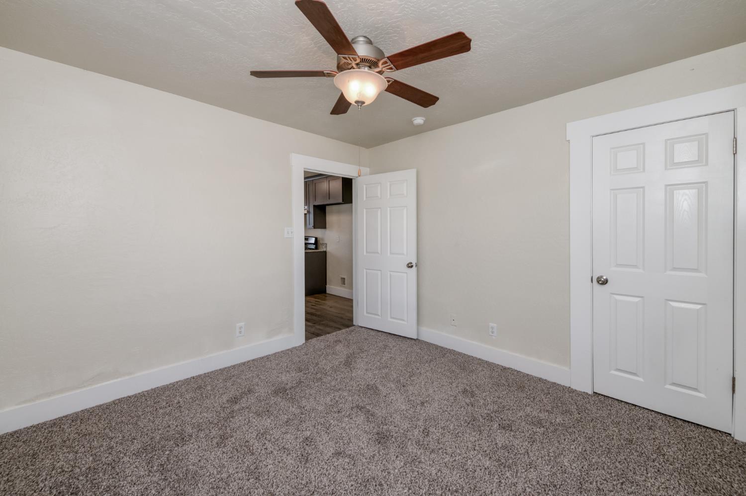 978 N Arthur Ave, Fresno, CA 93728