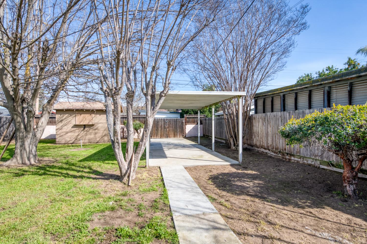 978 N Arthur Ave, Fresno, CA 93728