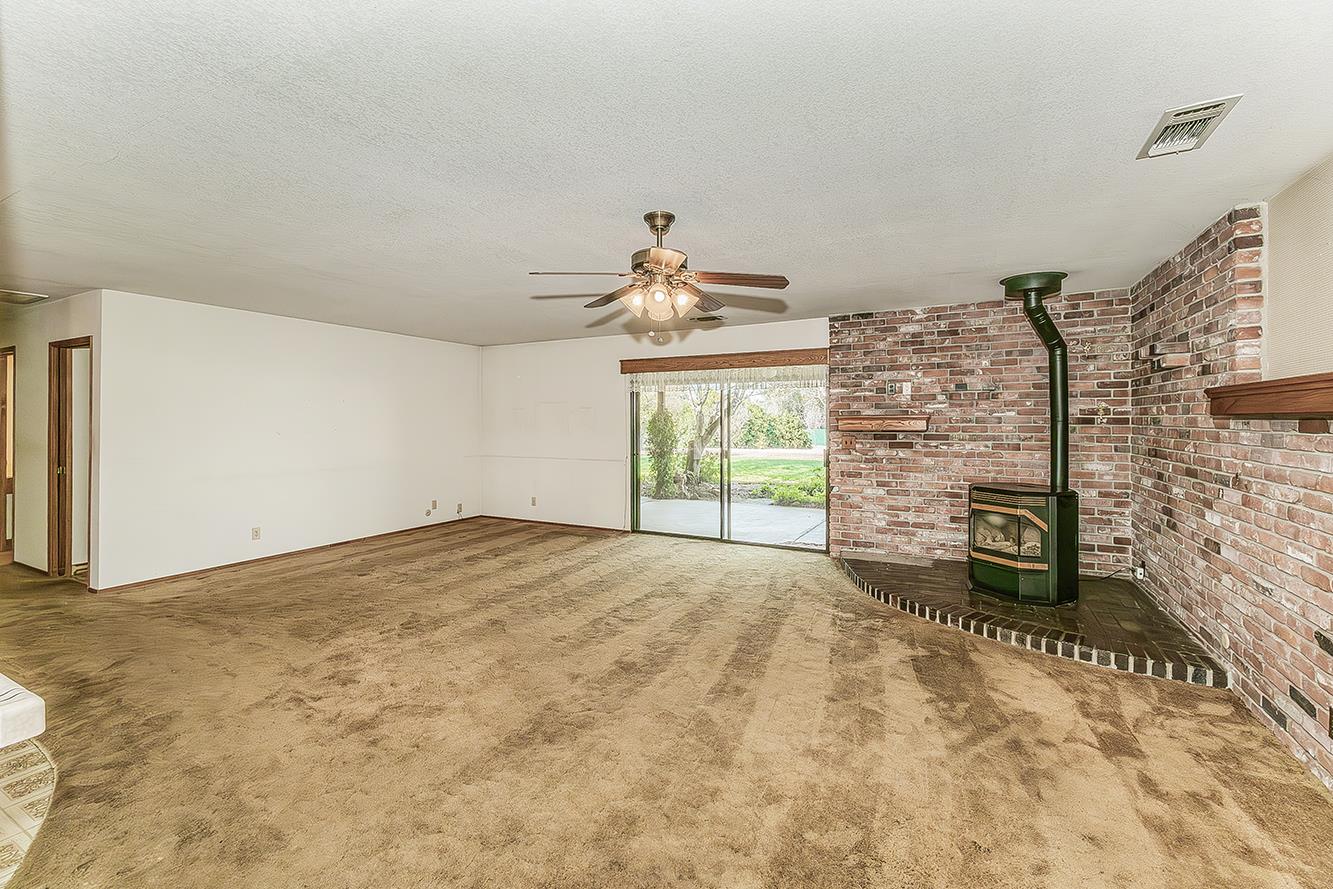 37303 Berkshire Dr, Madera, CA 93636