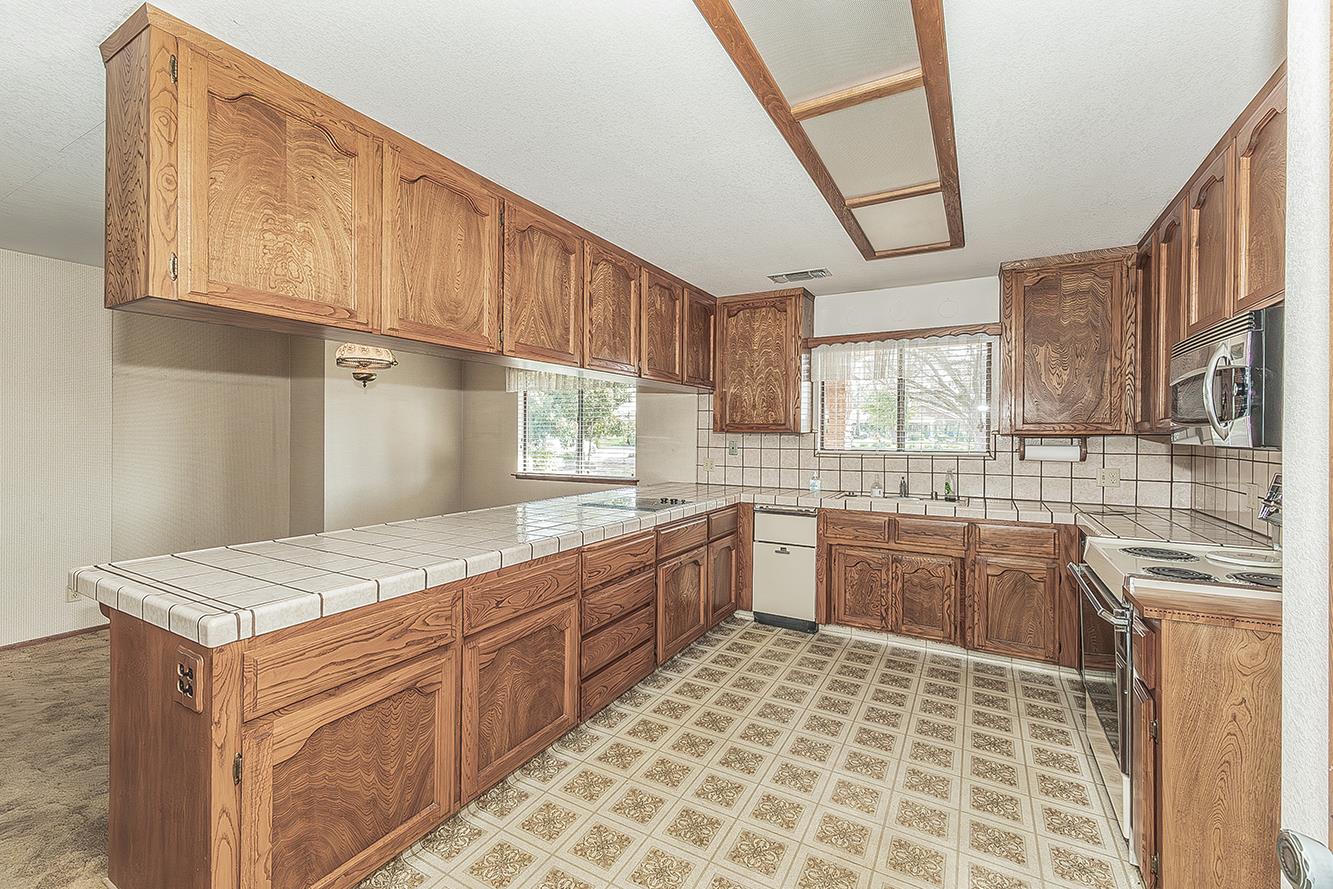 37303 Berkshire Dr, Madera, CA 93636