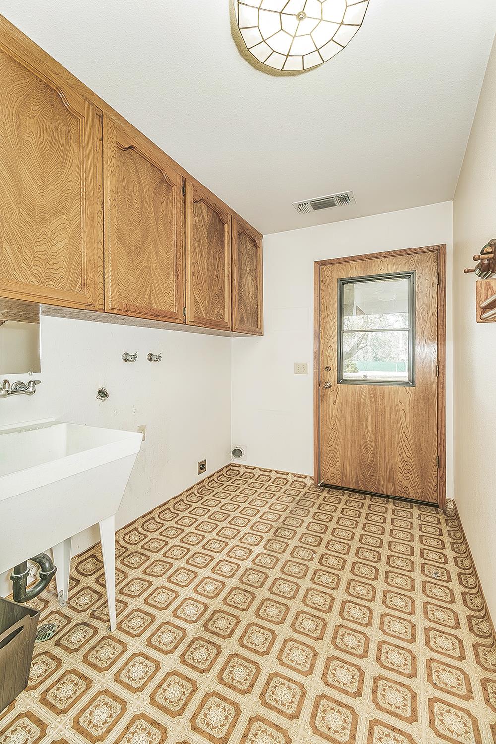 37303 Berkshire Dr, Madera, CA 93636