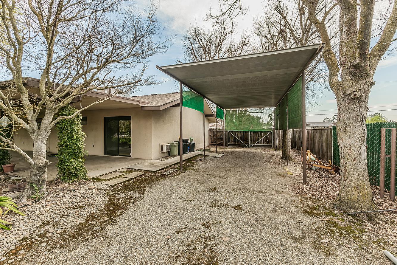 37303 Berkshire Dr, Madera, CA 93636