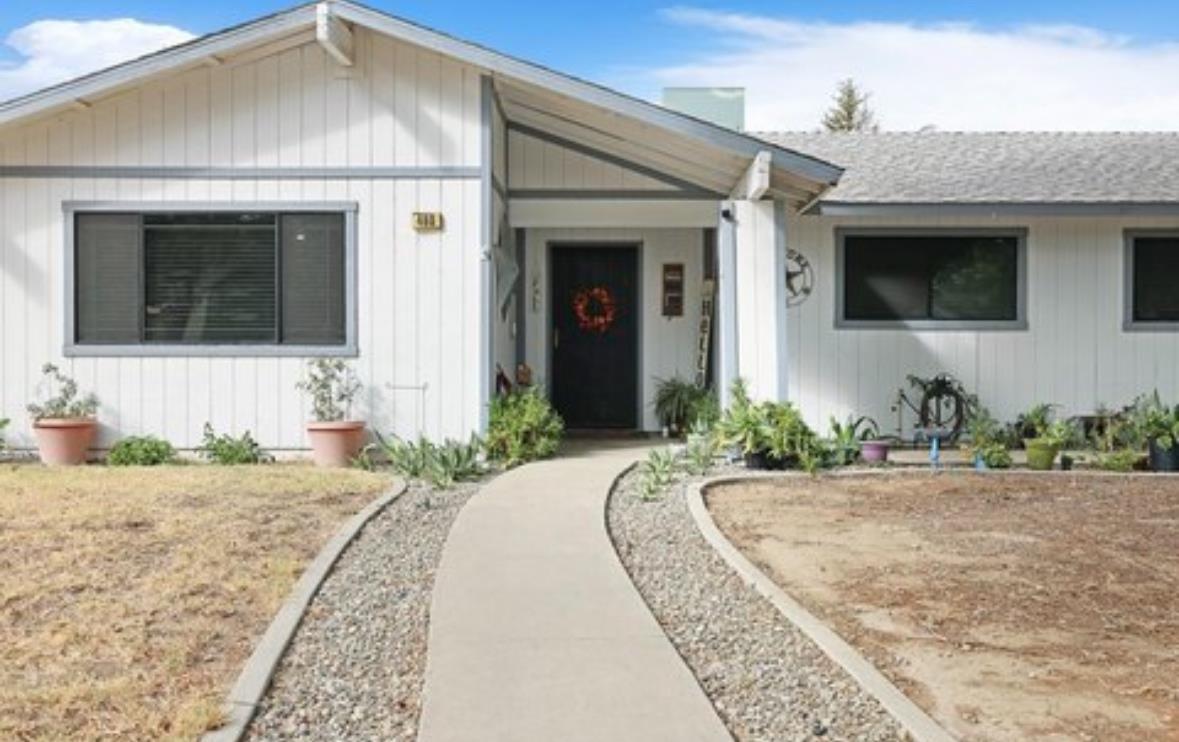 460 W Sacramento St, Coalinga, CA 93210