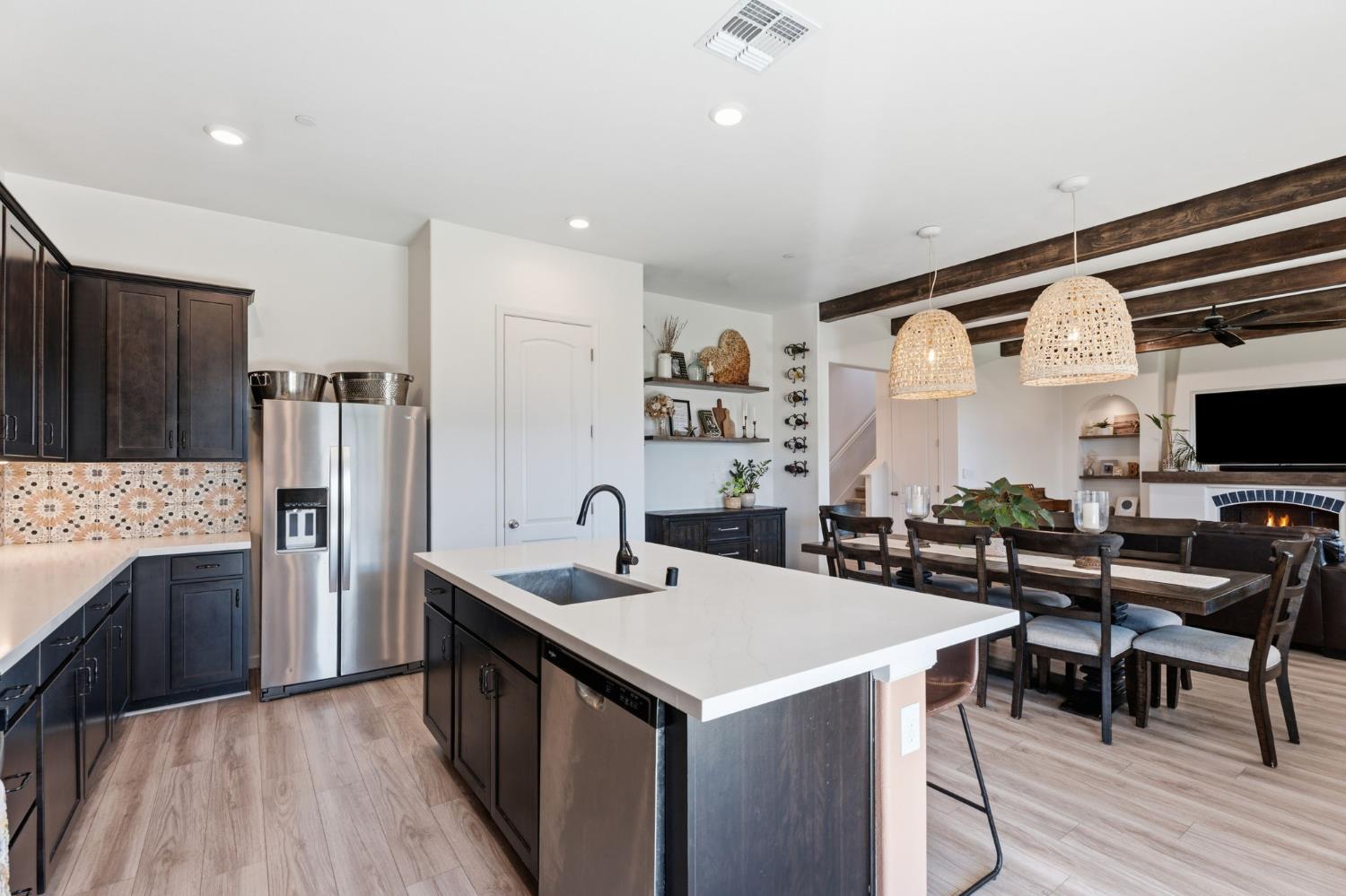 588 Overstone Ave, Madera, CA 93636