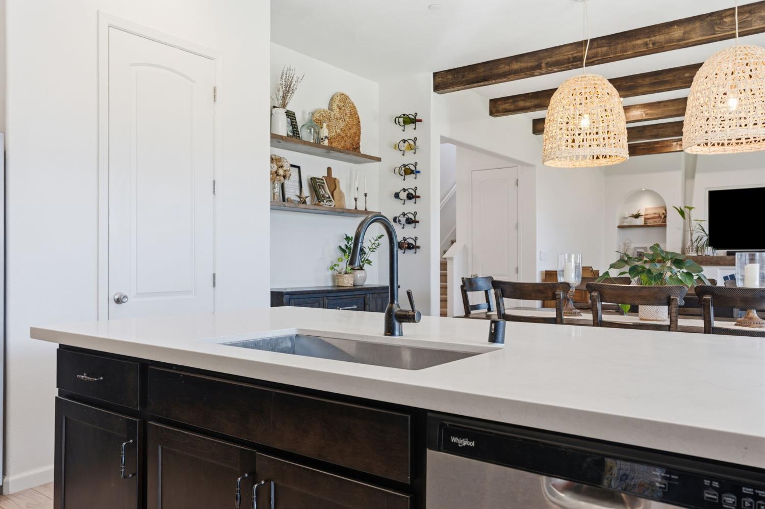 588 Overstone Ave, Madera, CA 93636