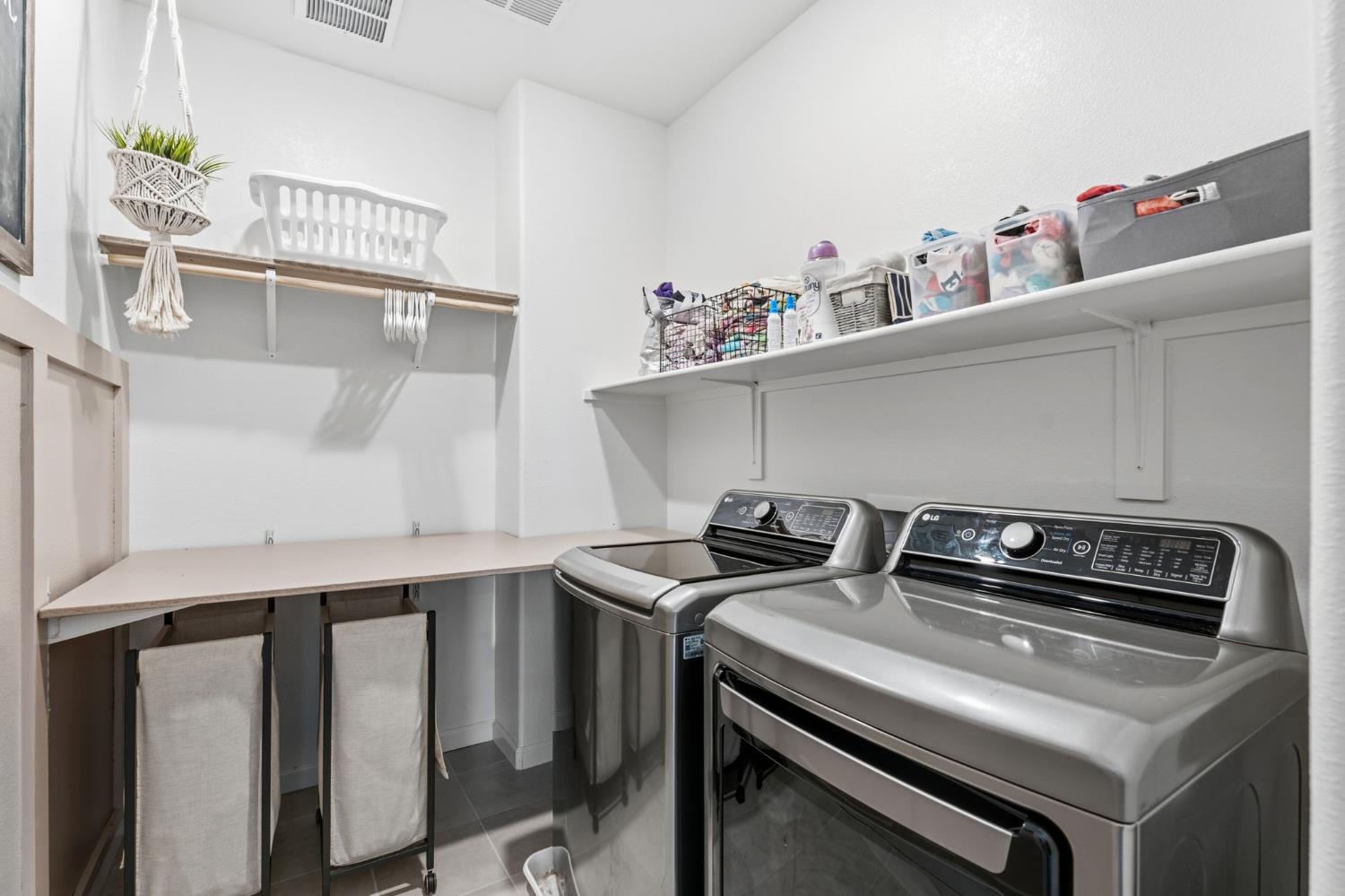 588 Overstone Ave, Madera, CA 93636