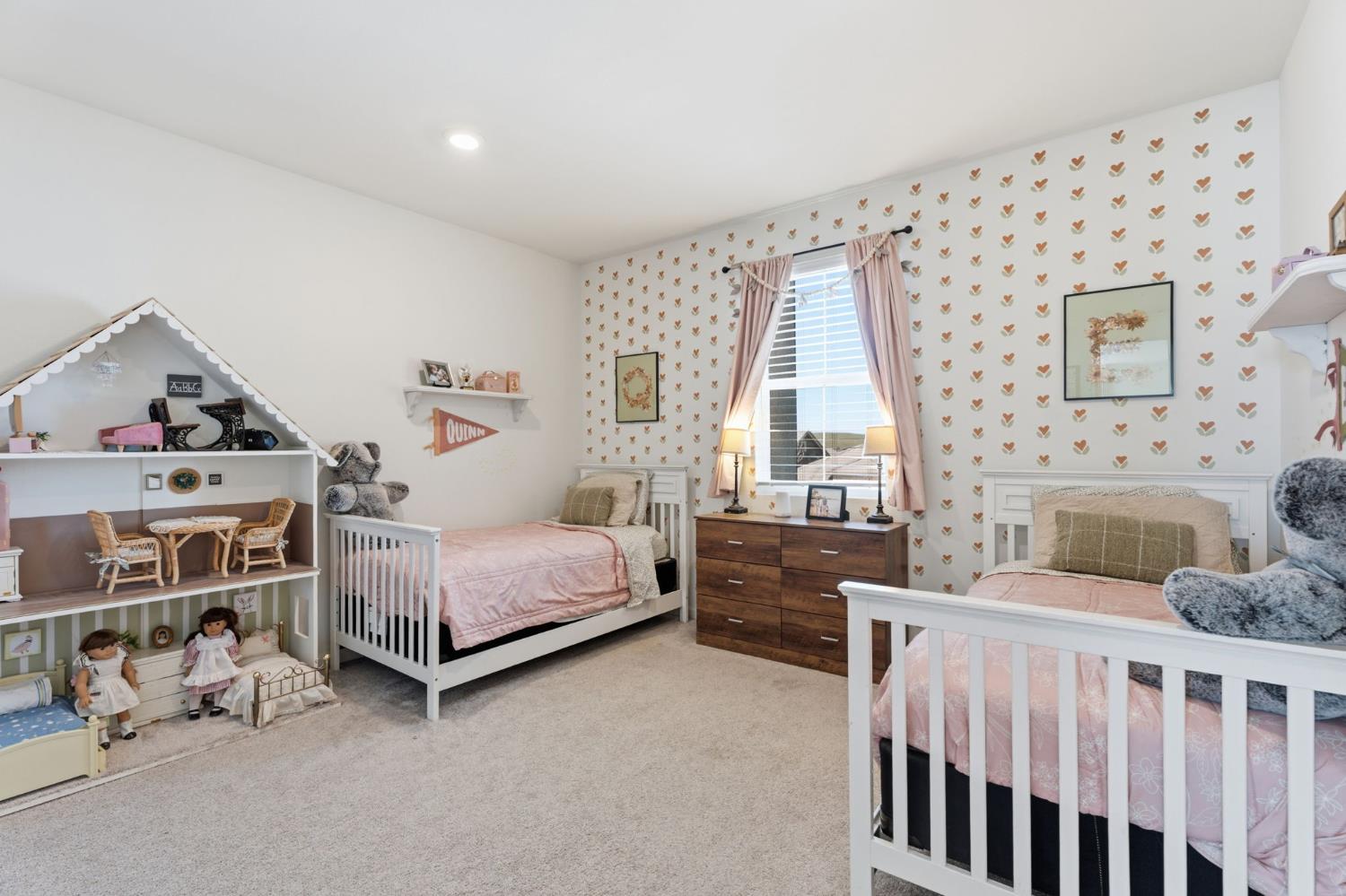 588 Overstone Ave, Madera, CA 93636