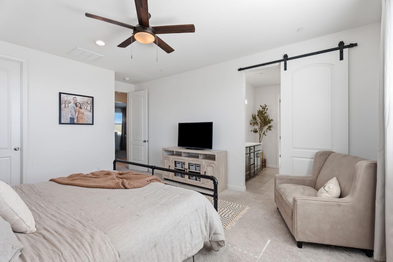 588 Overstone Ave, Madera, CA 93636