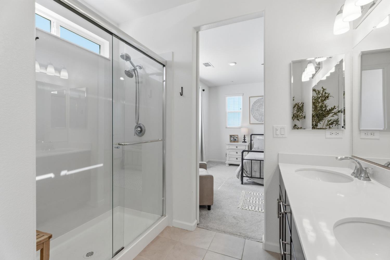 588 Overstone Ave, Madera, CA 93636