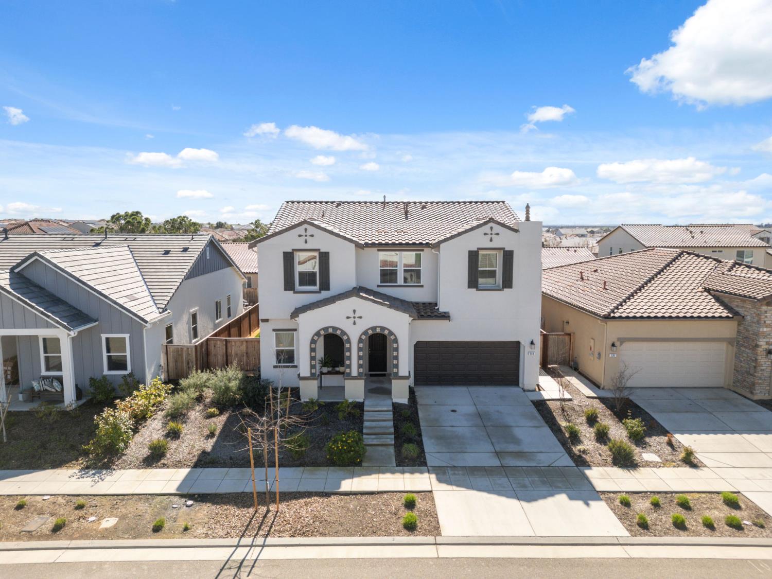 588 Overstone Ave, Madera, CA 93636