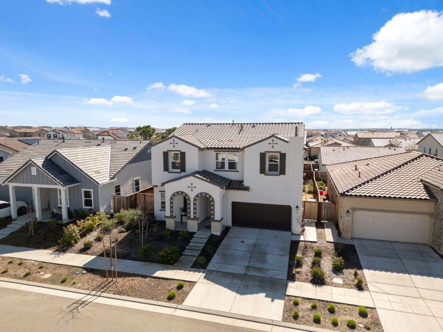 588 Overstone Ave, Madera, CA 93636