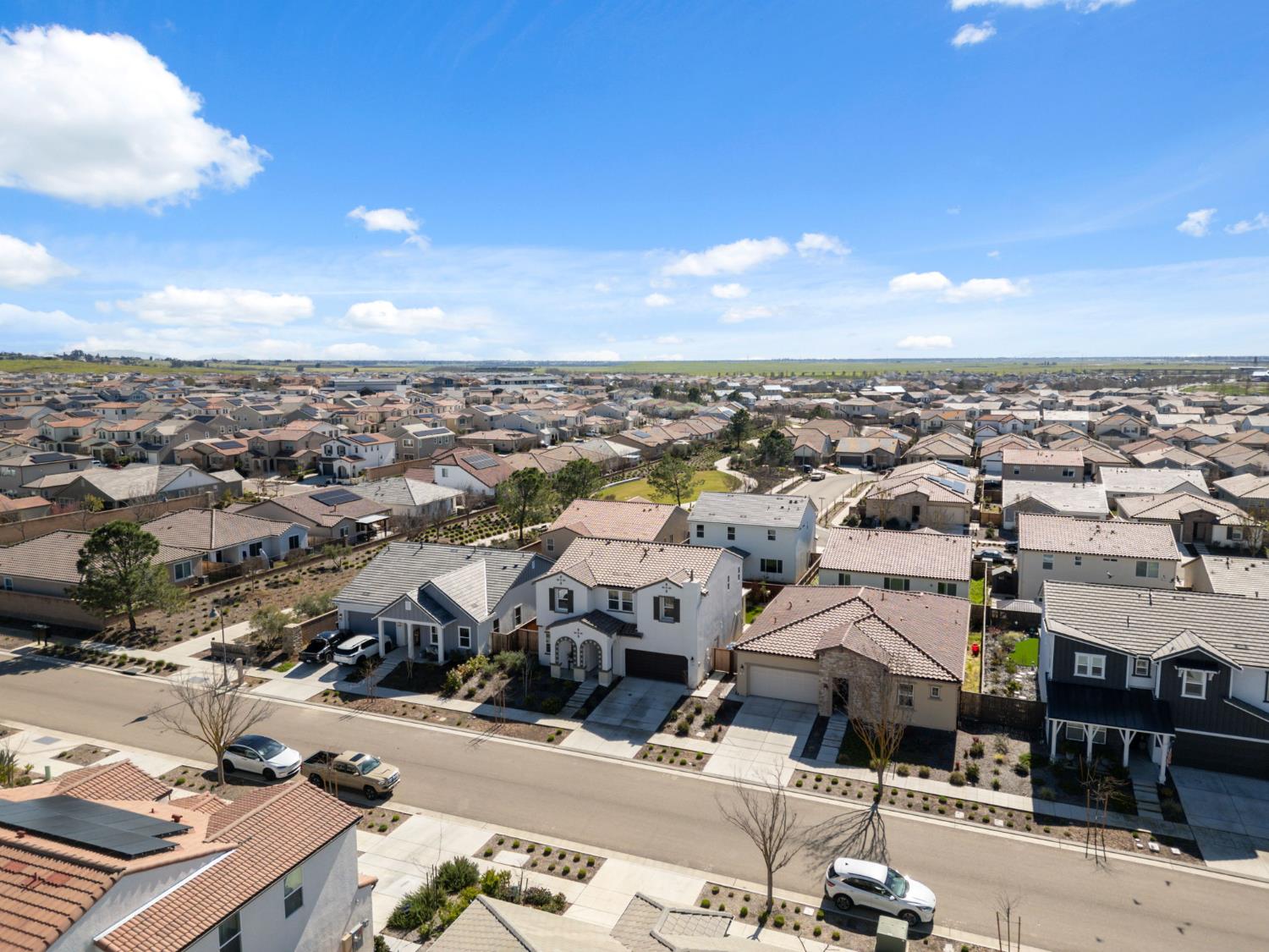 588 Overstone Ave, Madera, CA 93636