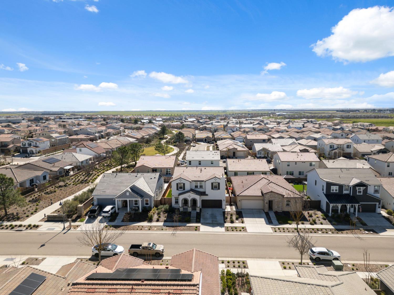 588 Overstone Ave, Madera, CA 93636