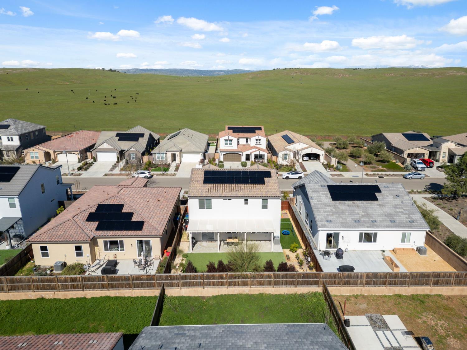 588 Overstone Ave, Madera, CA 93636