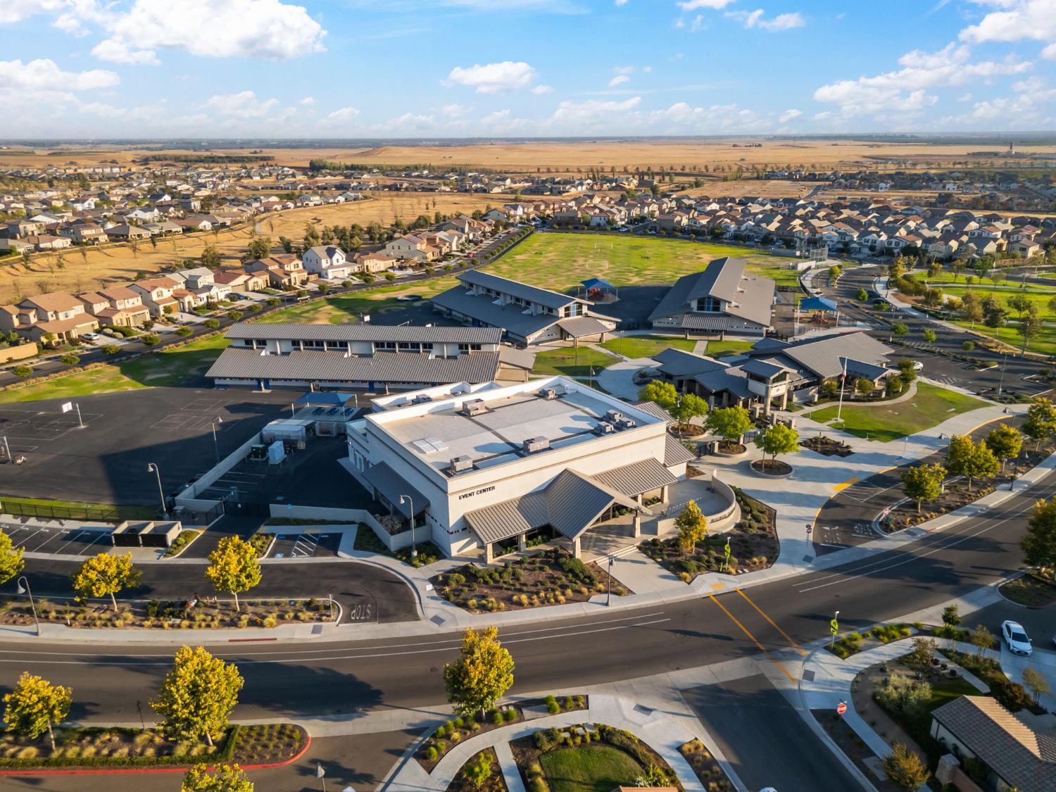 588 Overstone Ave, Madera, CA 93636