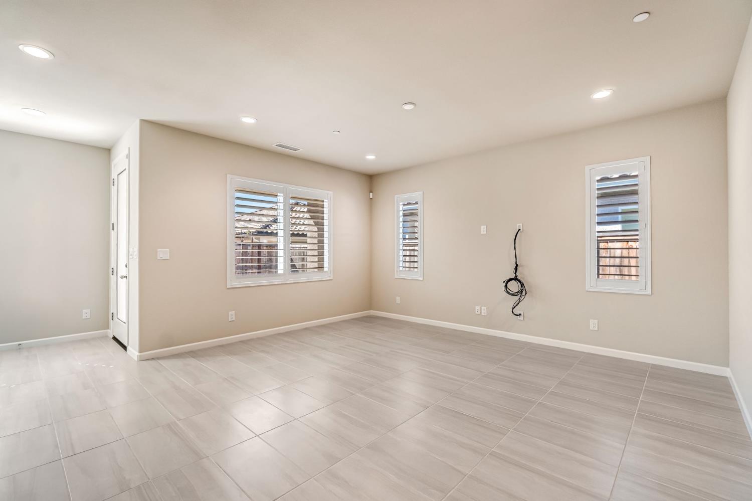 642 Stone Crest Ave, Madera, CA 93636