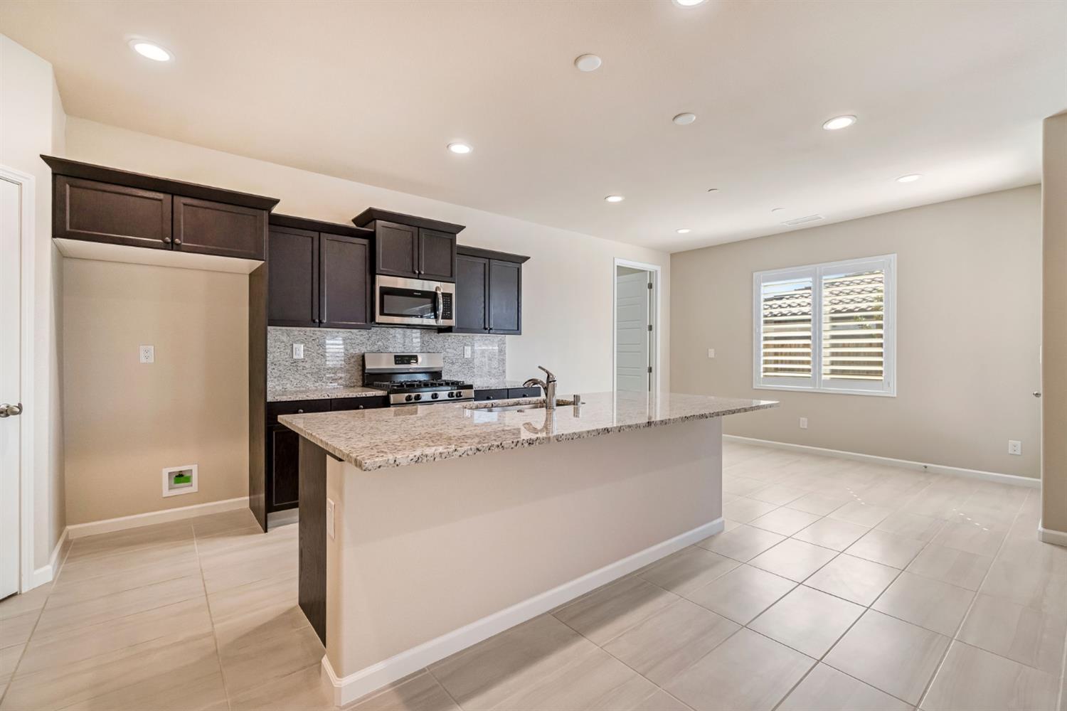 642 Stone Crest Ave, Madera, CA 93636