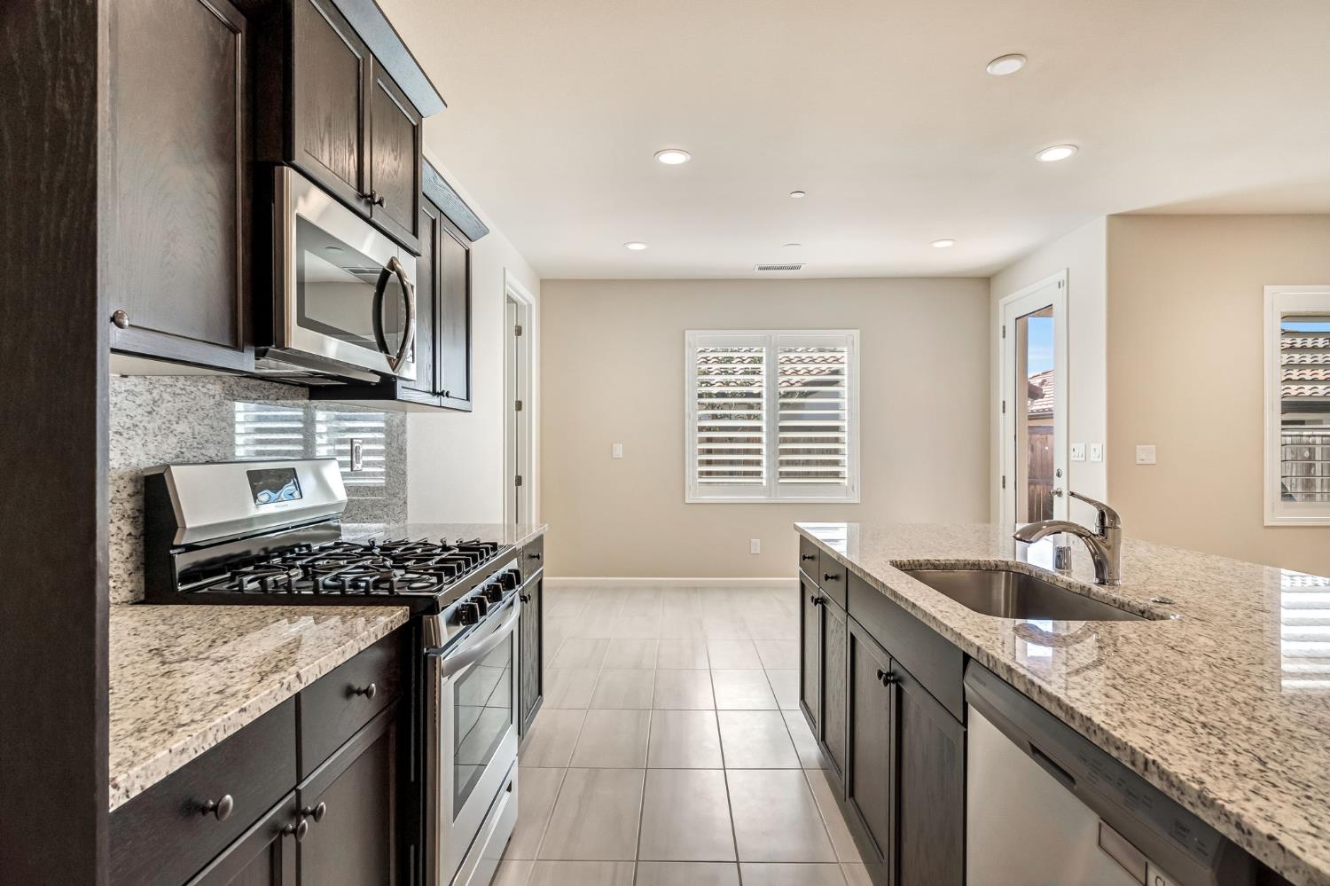 642 Stone Crest Ave, Madera, CA 93636