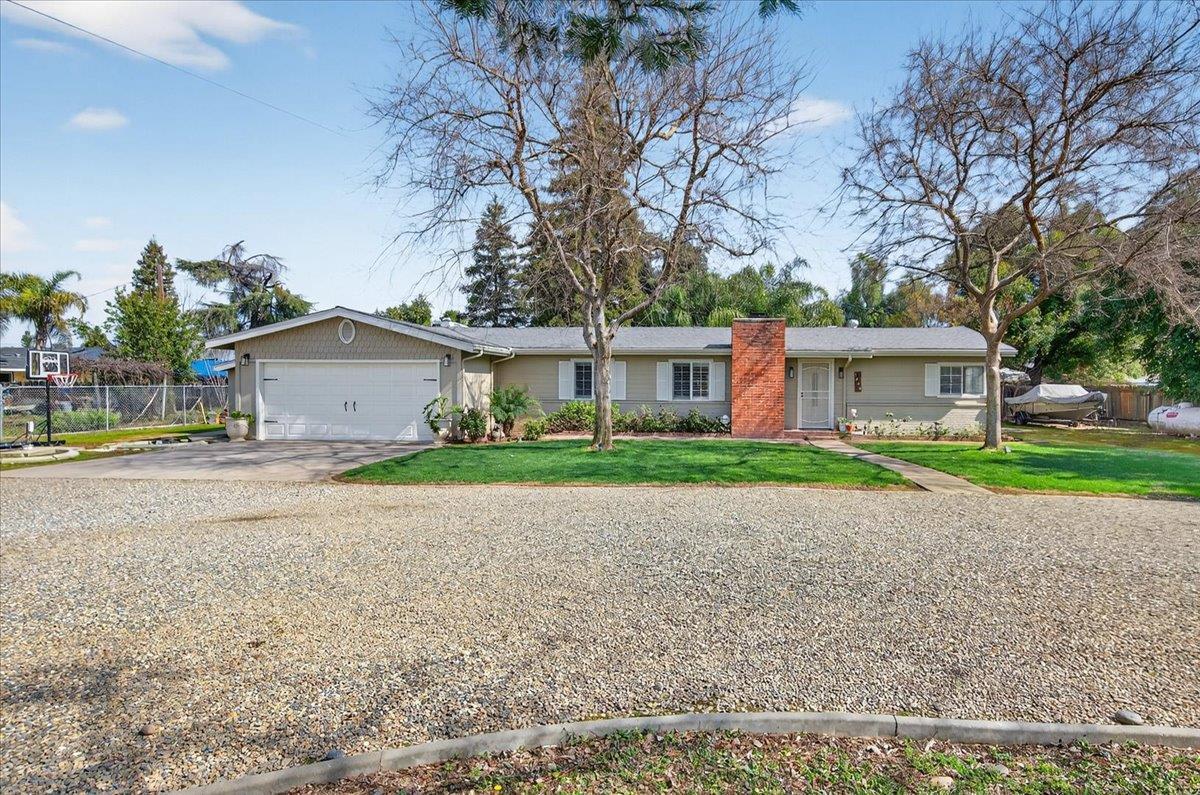 1544 N De Wolf Ave, Fresno, CA 93737