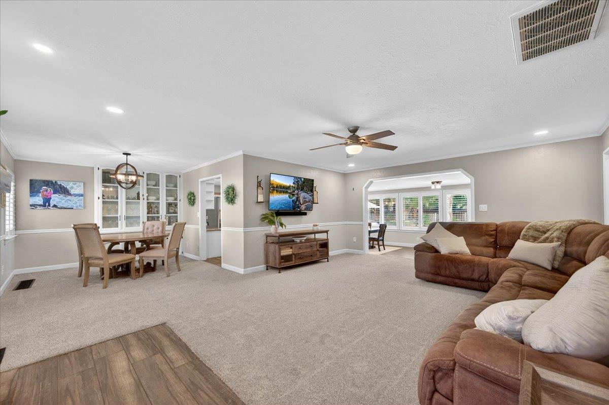 1544 N De Wolf Ave, Fresno, CA 93737