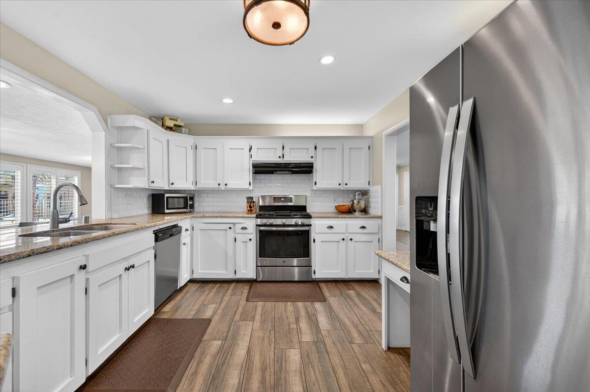 1544 N De Wolf Ave, Fresno, CA 93737