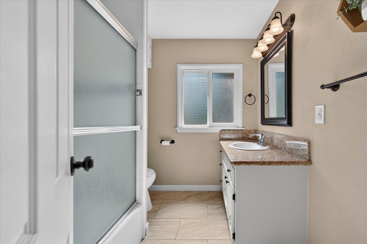 1544 N De Wolf Ave, Fresno, CA 93737