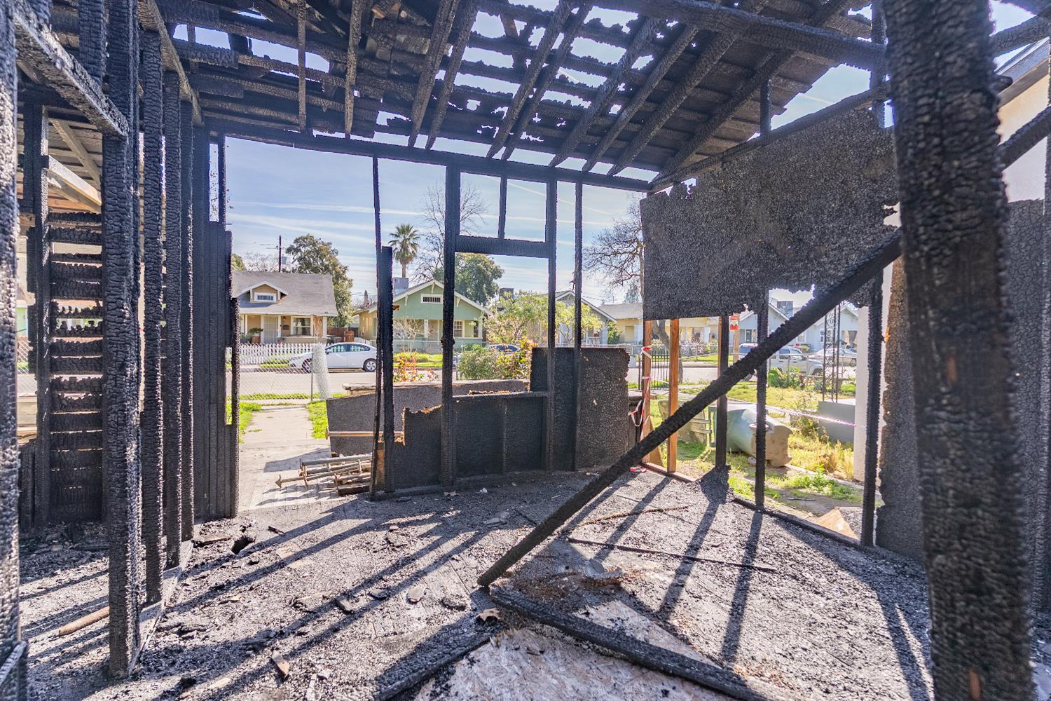 1039 N Roosevelt Ave, Fresno, CA 93728