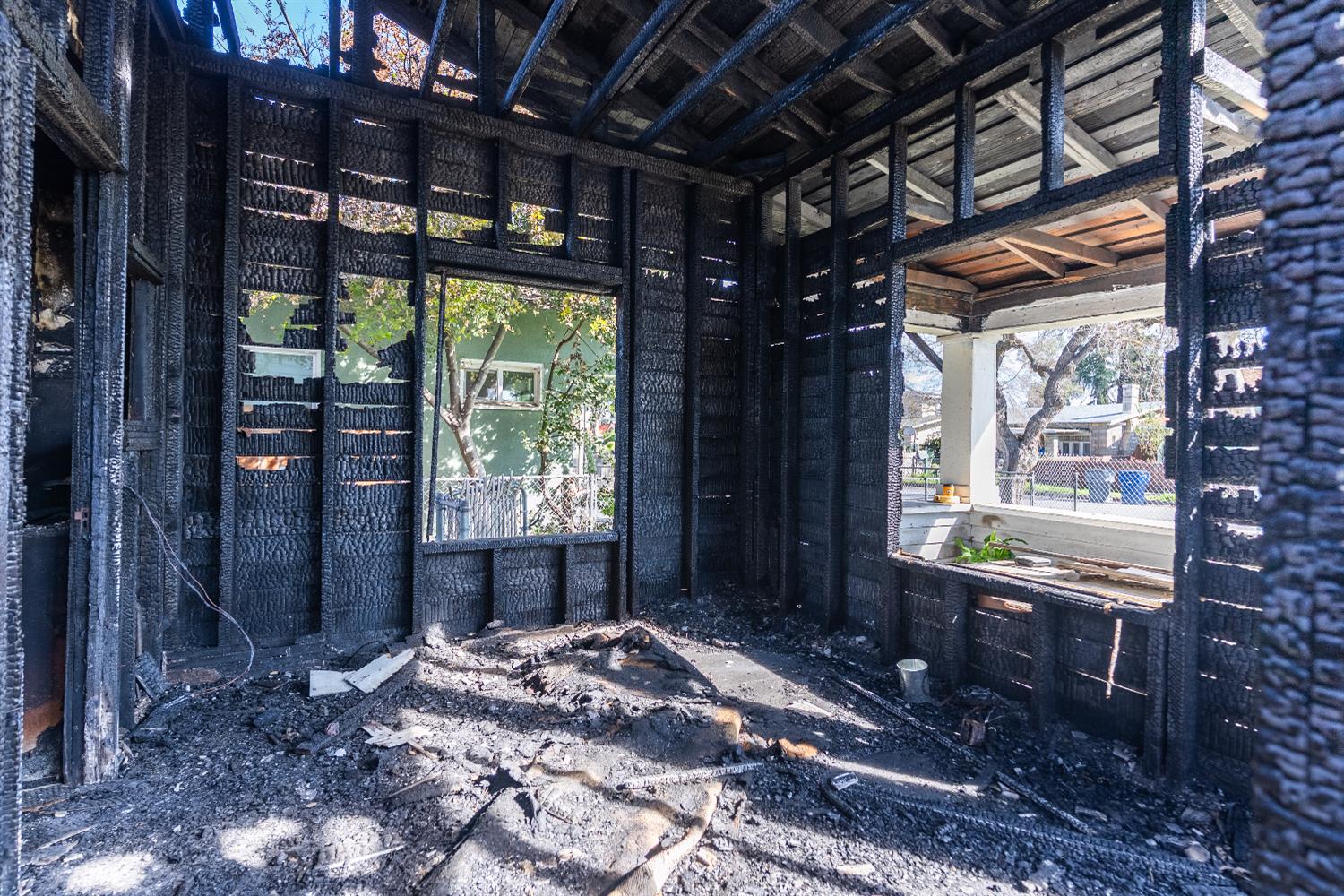 1039 N Roosevelt Ave, Fresno, CA 93728