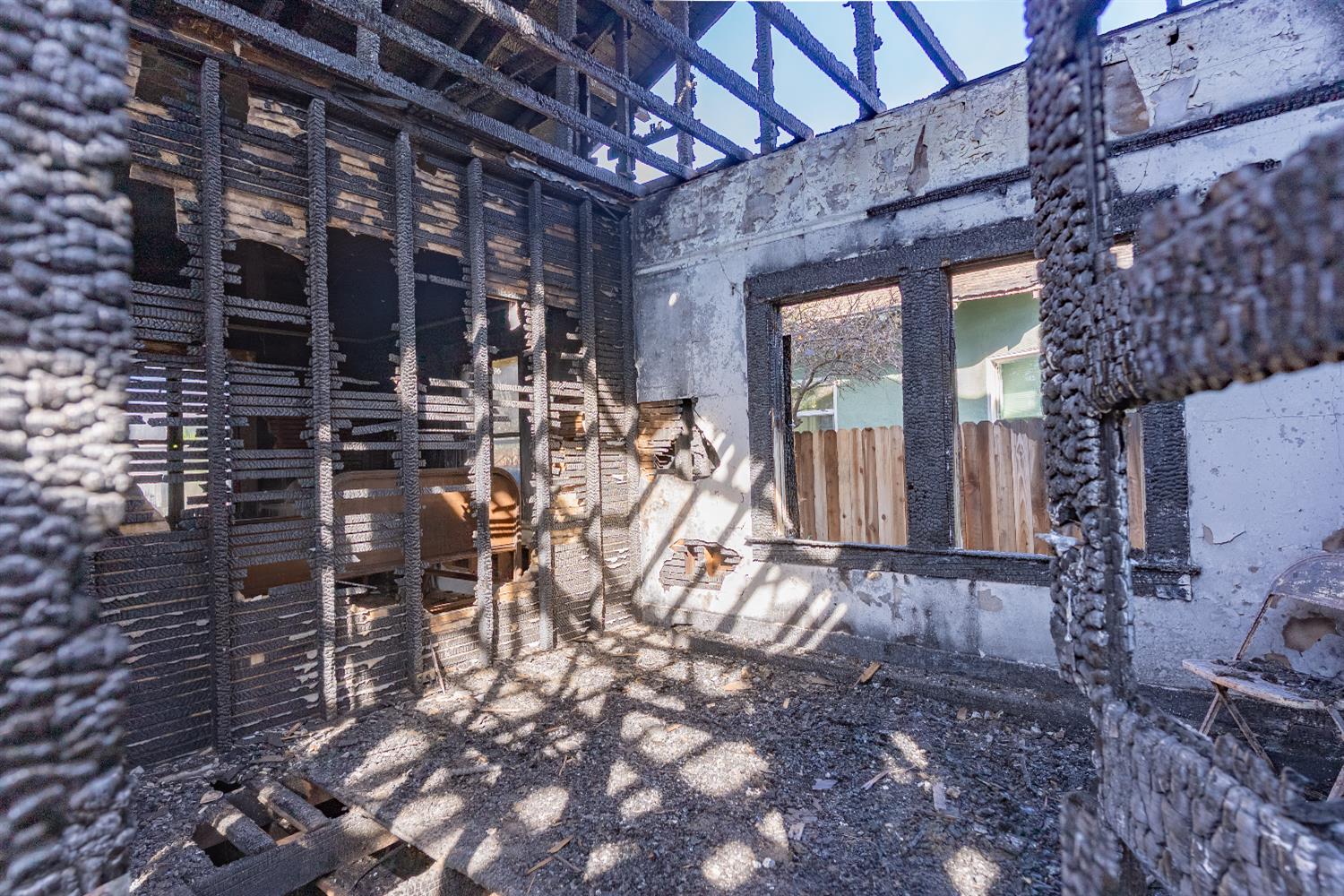 1039 N Roosevelt Ave, Fresno, CA 93728