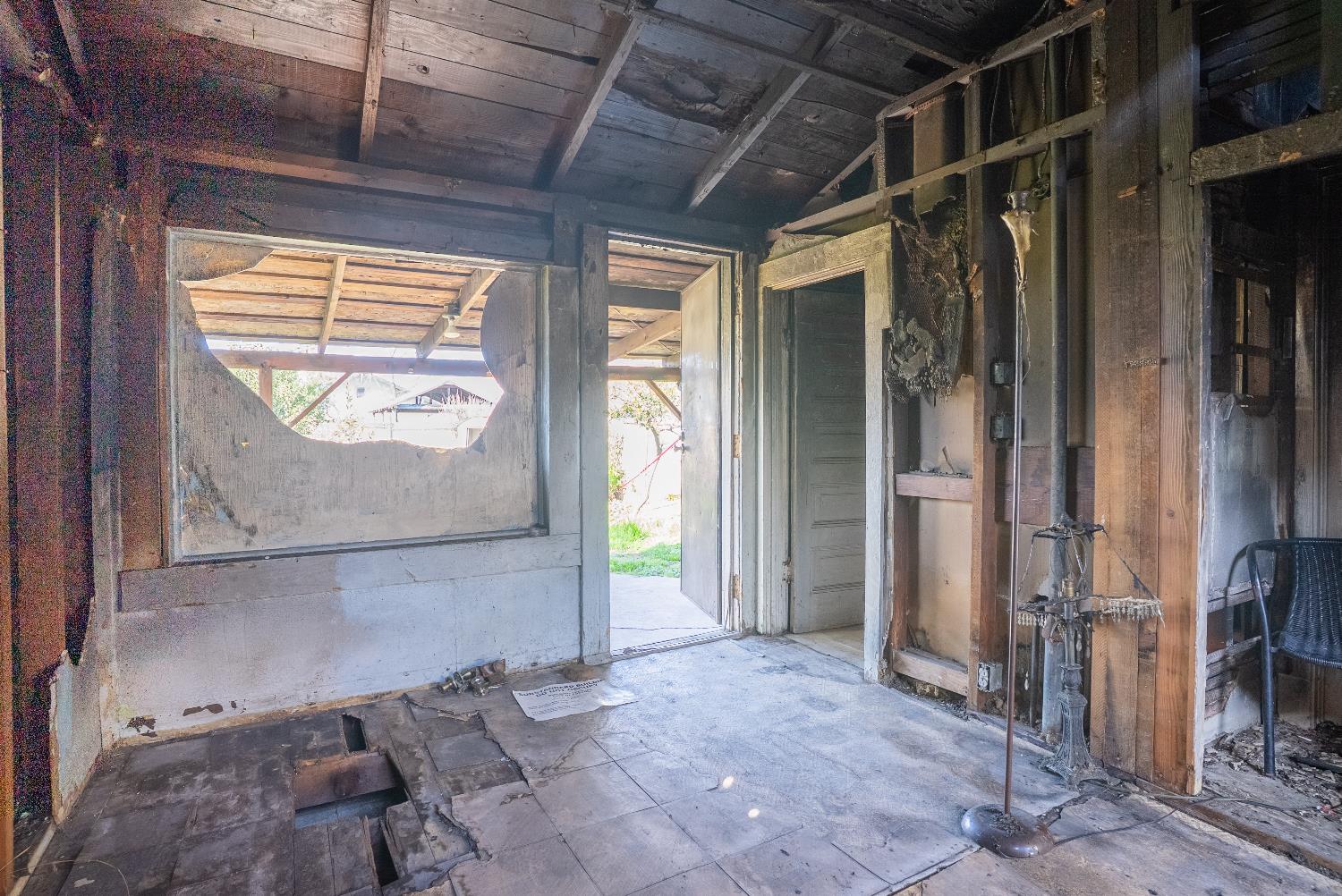 1039 N Roosevelt Ave, Fresno, CA 93728