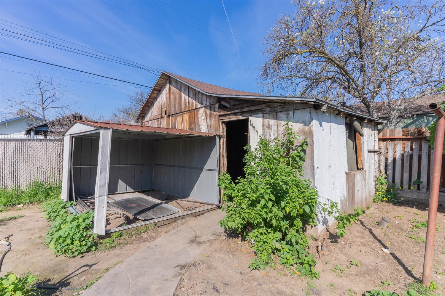 1039 N Roosevelt Ave, Fresno, CA 93728