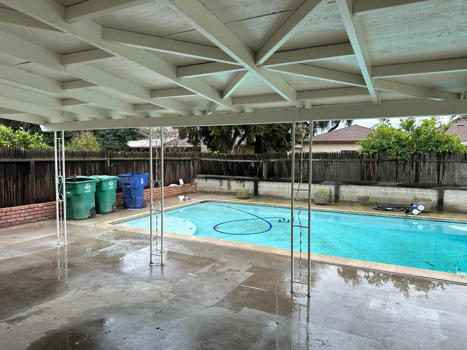 174 N Park Dr, Madera, CA 93637