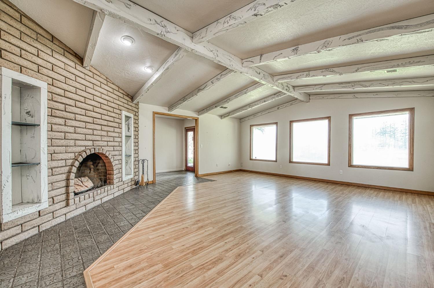 7881 N Thompson Ave, Clovis, CA 93619