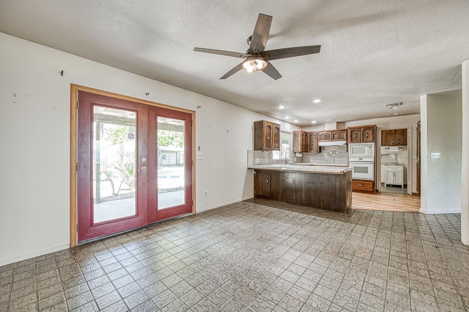 7881 N Thompson Ave, Clovis, CA 93619