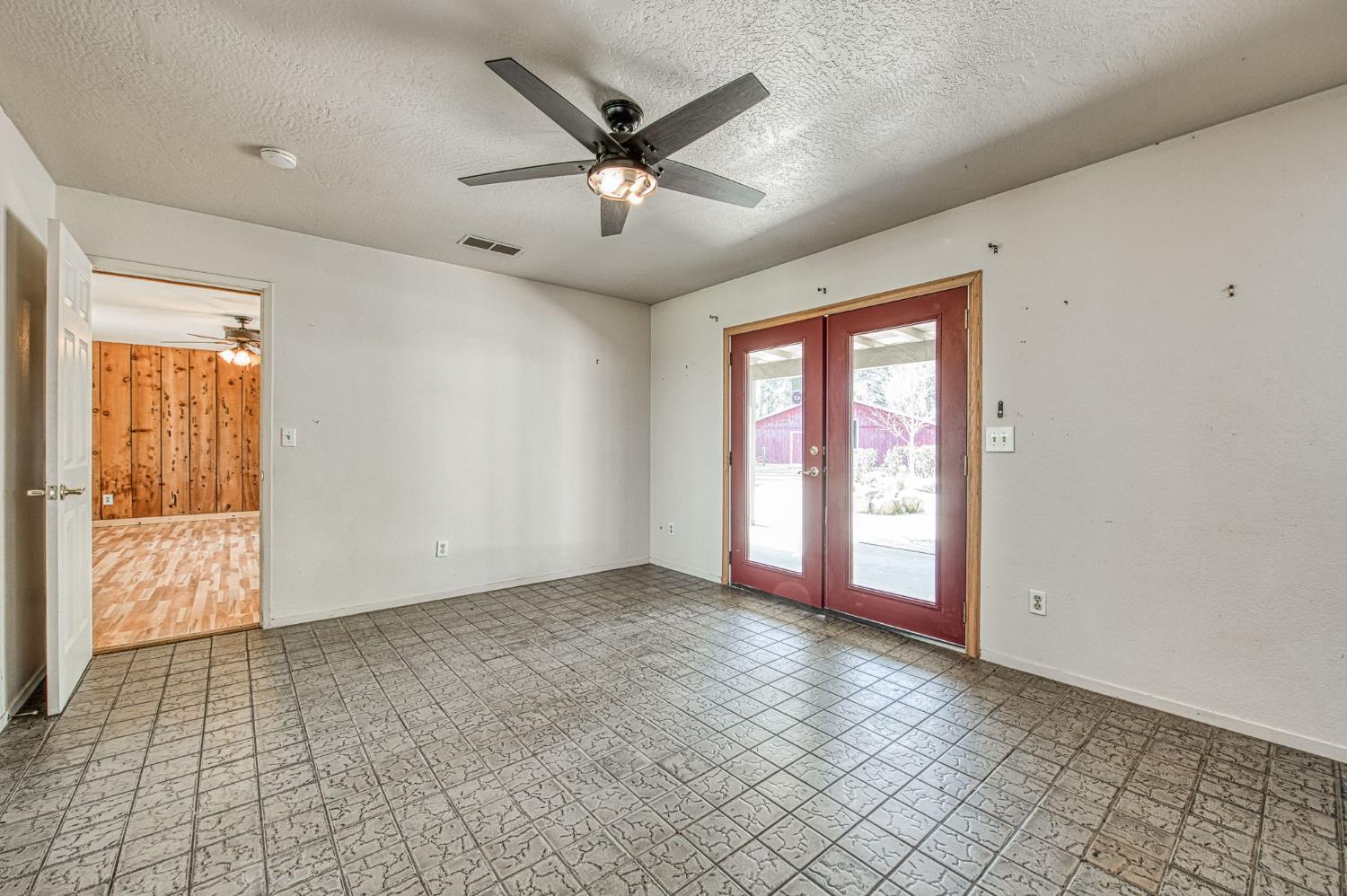 7881 N Thompson Ave, Clovis, CA 93619