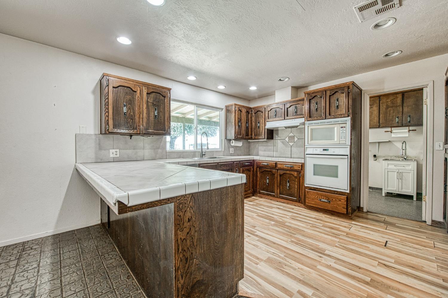 7881 N Thompson Ave, Clovis, CA 93619