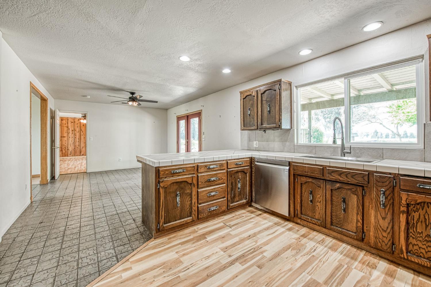 7881 N Thompson Ave, Clovis, CA 93619