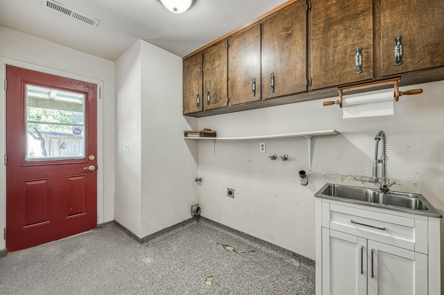 7881 N Thompson Ave, Clovis, CA 93619