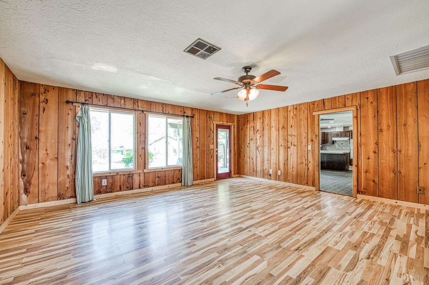 7881 N Thompson Ave, Clovis, CA 93619