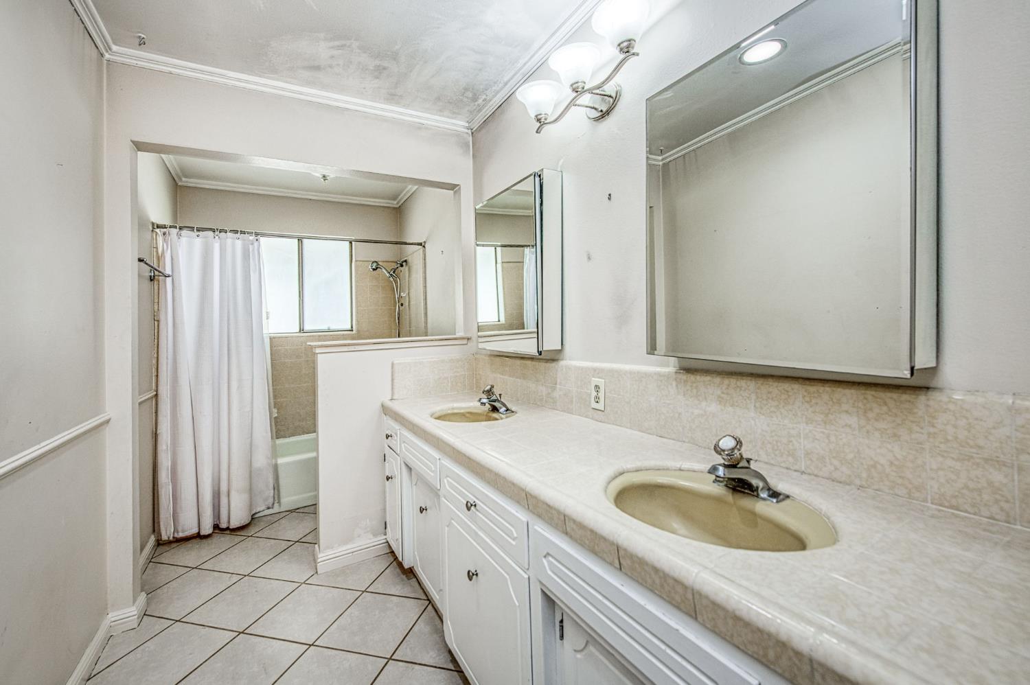 7881 N Thompson Ave, Clovis, CA 93619