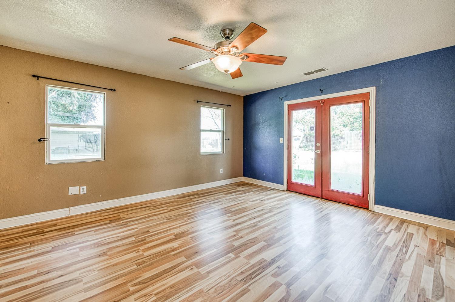 7881 N Thompson Ave, Clovis, CA 93619