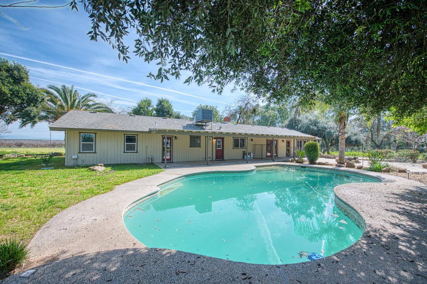 7881 N Thompson Ave, Clovis, CA 93619